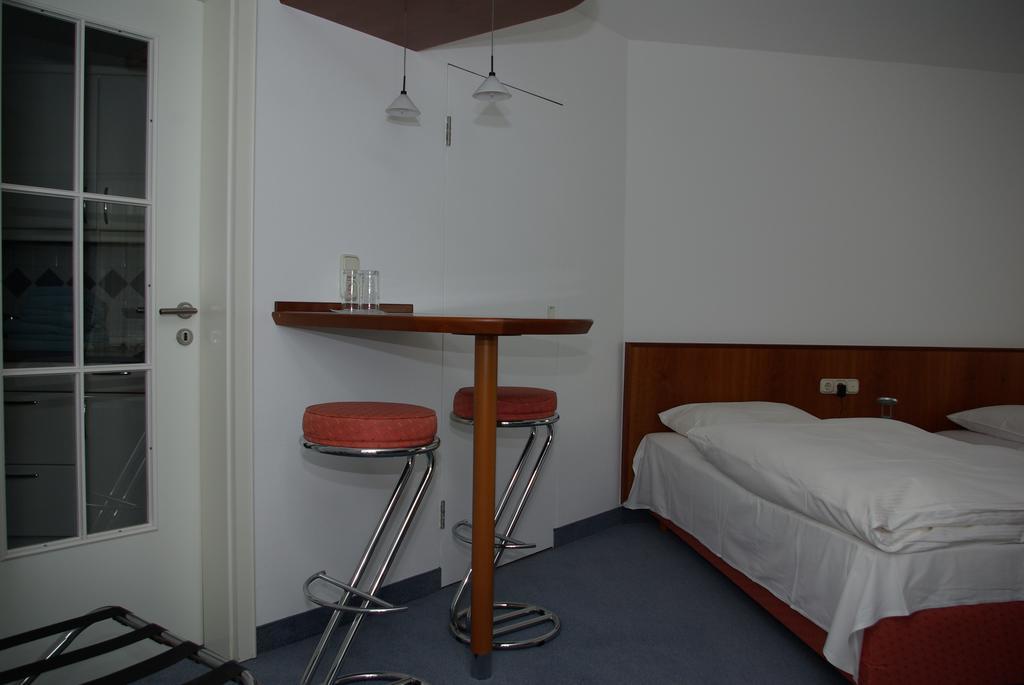Hotel Alte Bruecke Бад-Гомбург-фор-дер-Гее Екстер'єр фото