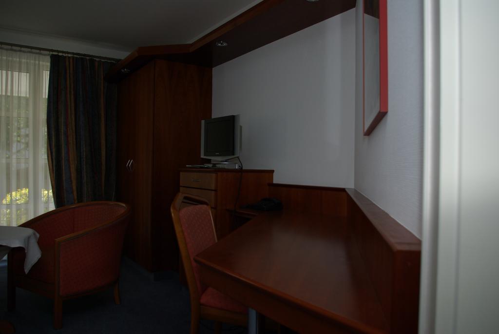 Hotel Alte Bruecke Бад-Гомбург-фор-дер-Гее Екстер'єр фото