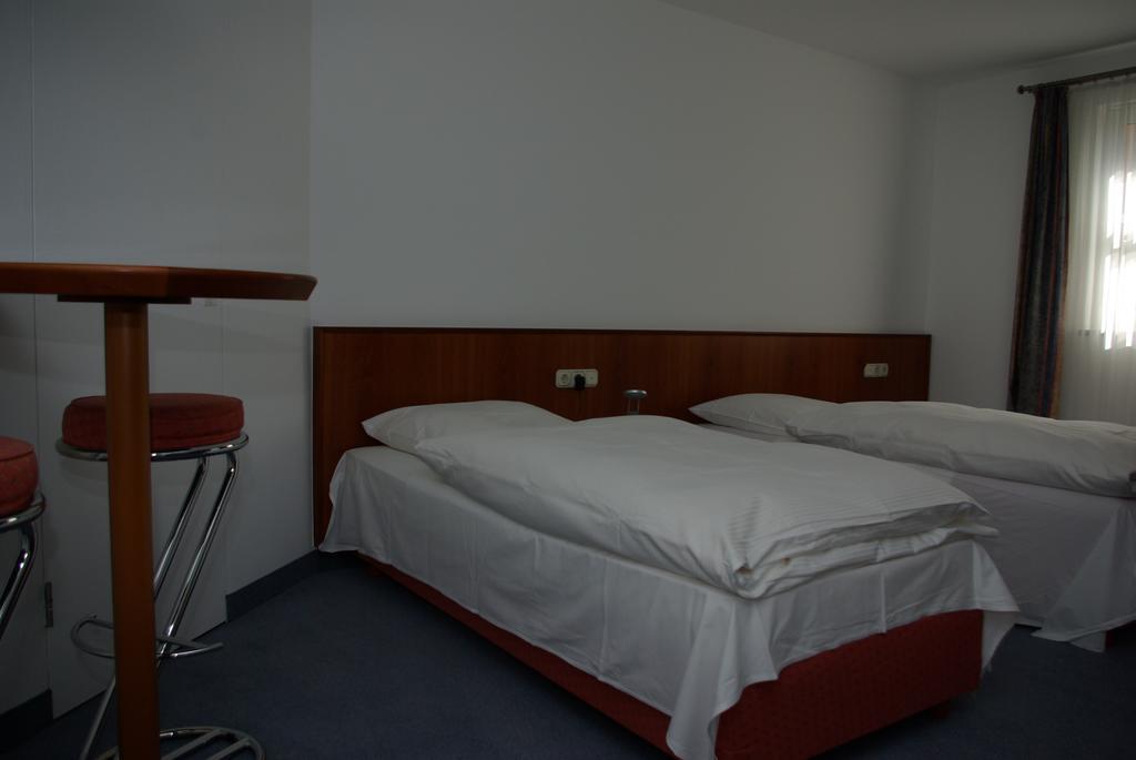 Hotel Alte Bruecke Бад-Гомбург-фор-дер-Гее Екстер'єр фото