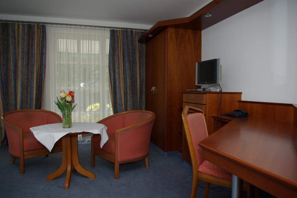 Hotel Alte Bruecke Бад-Гомбург-фор-дер-Гее Екстер'єр фото