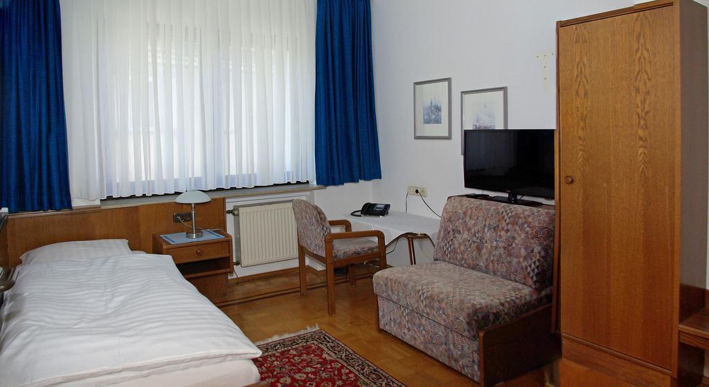 Hotel Alte Bruecke Бад-Гомбург-фор-дер-Гее Номер фото