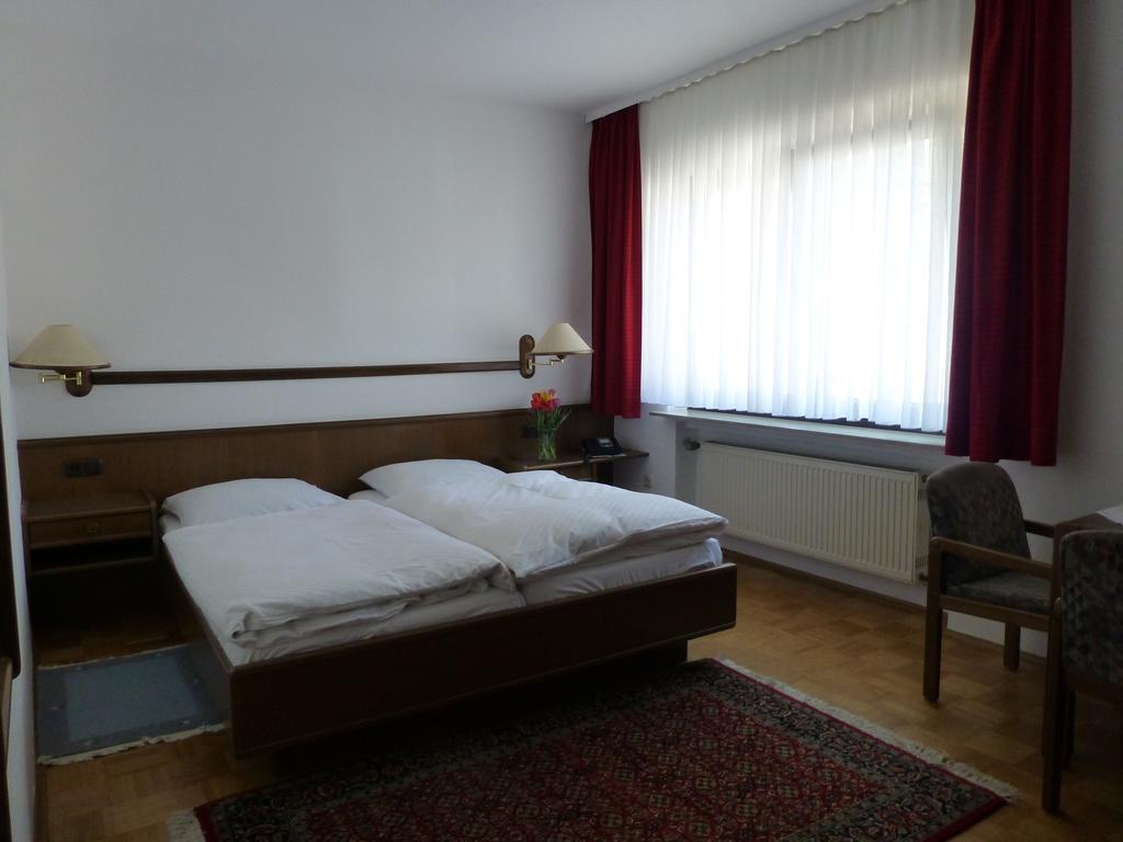 Hotel Alte Bruecke Бад-Гомбург-фор-дер-Гее Номер фото